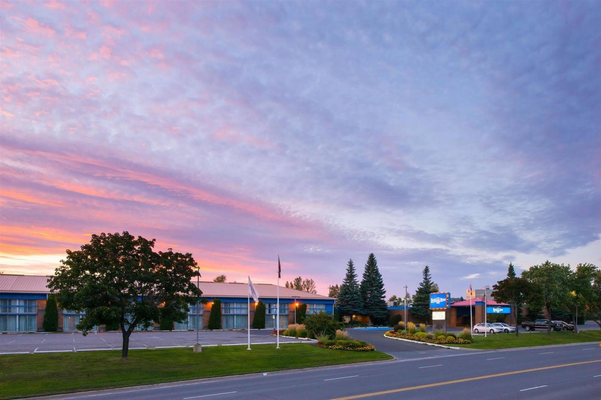 Days Inn By Wyndham Sudbury & Conference Centre Екстериор снимка