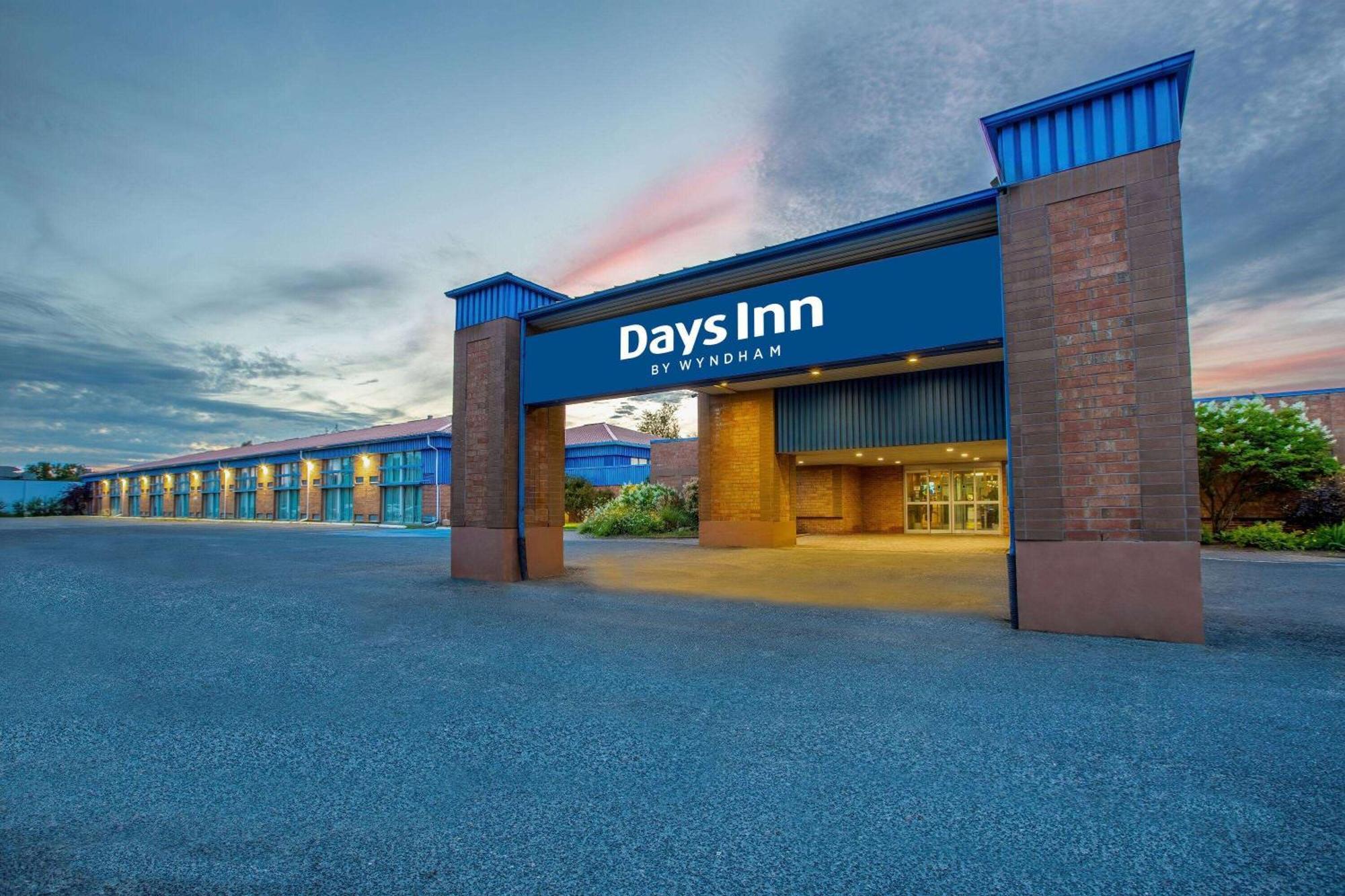 Days Inn By Wyndham Sudbury & Conference Centre Екстериор снимка